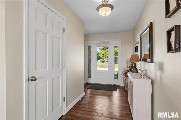 820 Elk Crest CT, Chatham, IL 62629