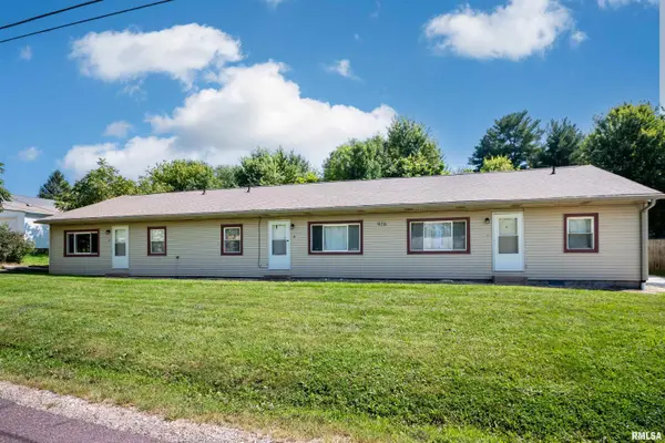 916 S CREVE COEUR AVE #A-C, Creve Coeur, IL 61610