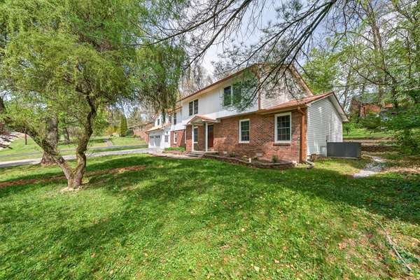 1360 Charles St, Cookeville, TN 38506
