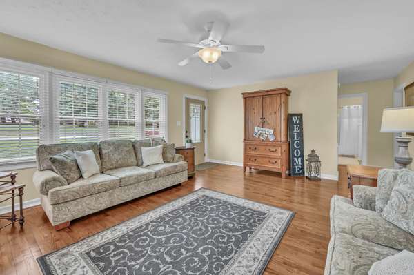2055 Lovers Ln, Hopkinsville, KY 42240