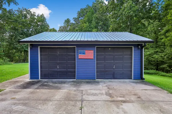432 Parker Ln, Bradyville, TN 37026
