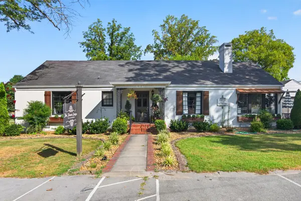 212 W Blackwell St, Tullahoma, TN 37388