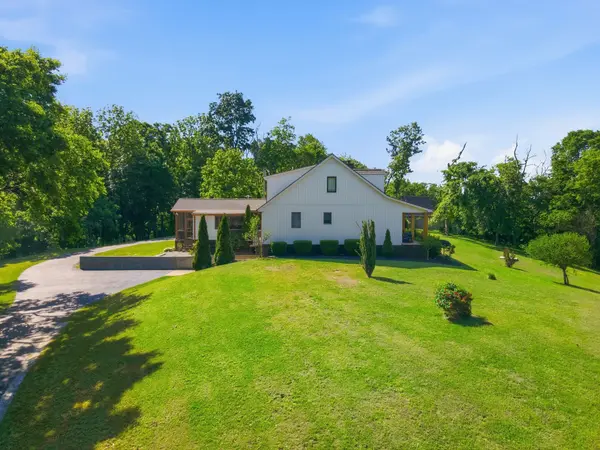 881 Mount Olivet Rd, Columbia, TN 38401