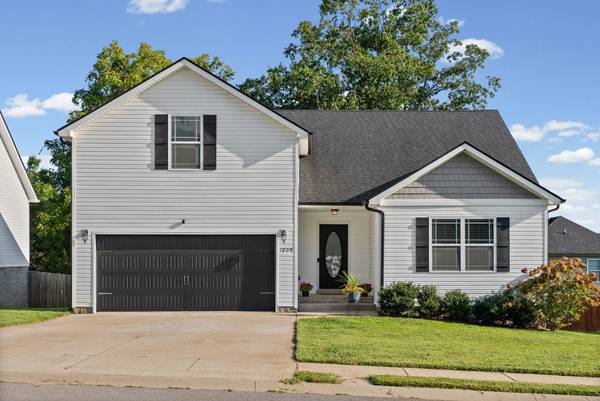 1807 Rains Rd, Clarksville, TN 37042