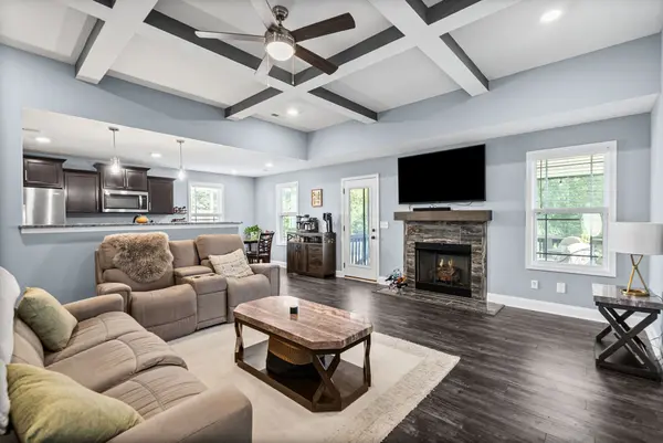 1807 Rains Rd, Clarksville, TN 37042