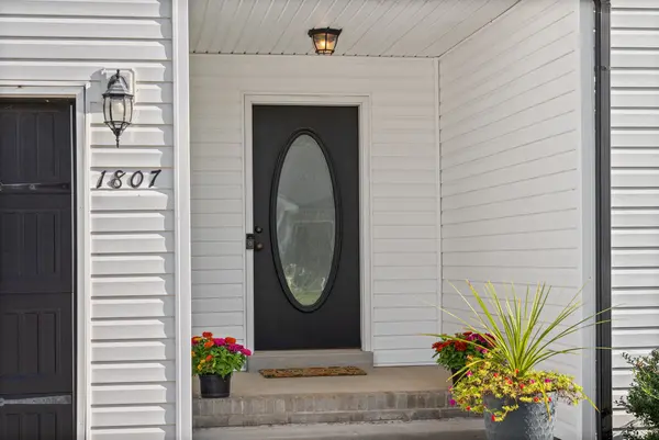 1807 Rains Rd, Clarksville, TN 37042
