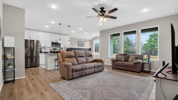 738 Swiss RD, Marshfield, MO 65706