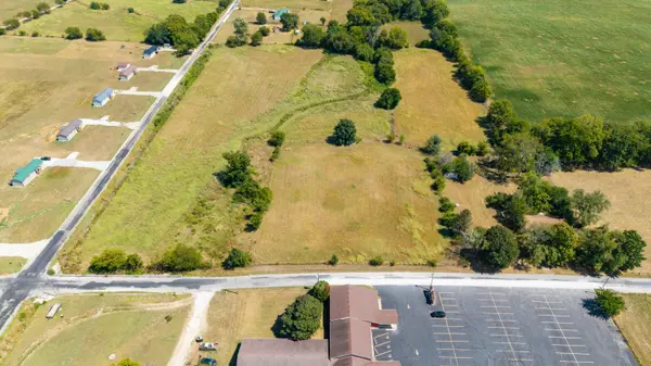 17630 Lawrence 1200, Aurora, MO 65605