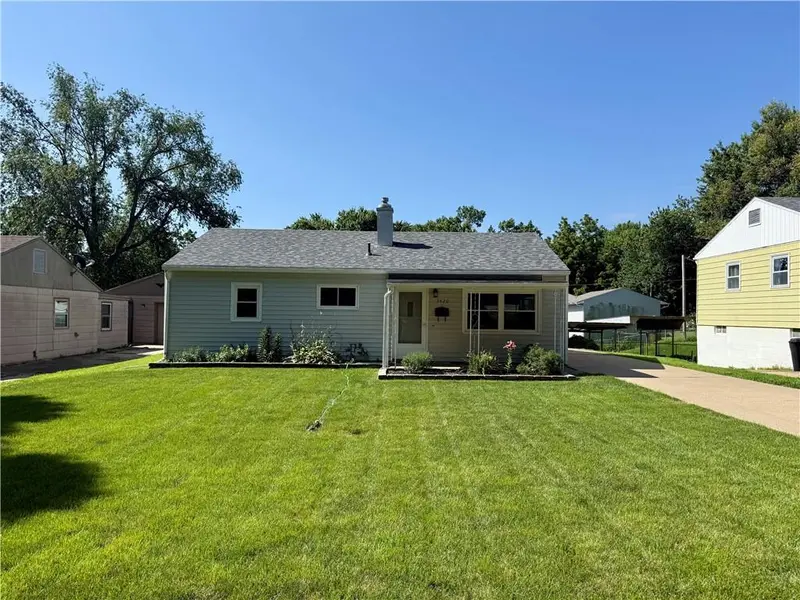 3420 Jackson ST, St Joseph, MO 64507