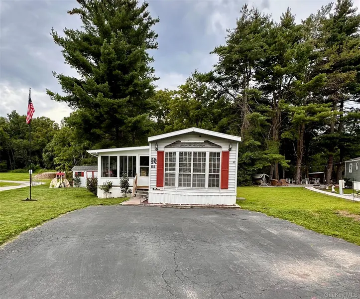 65 Water Loop, Pleasant Valley, NY 12569