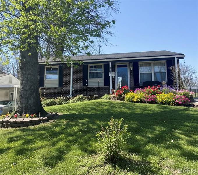 10225 Castle DR, St Louis, MO 63136