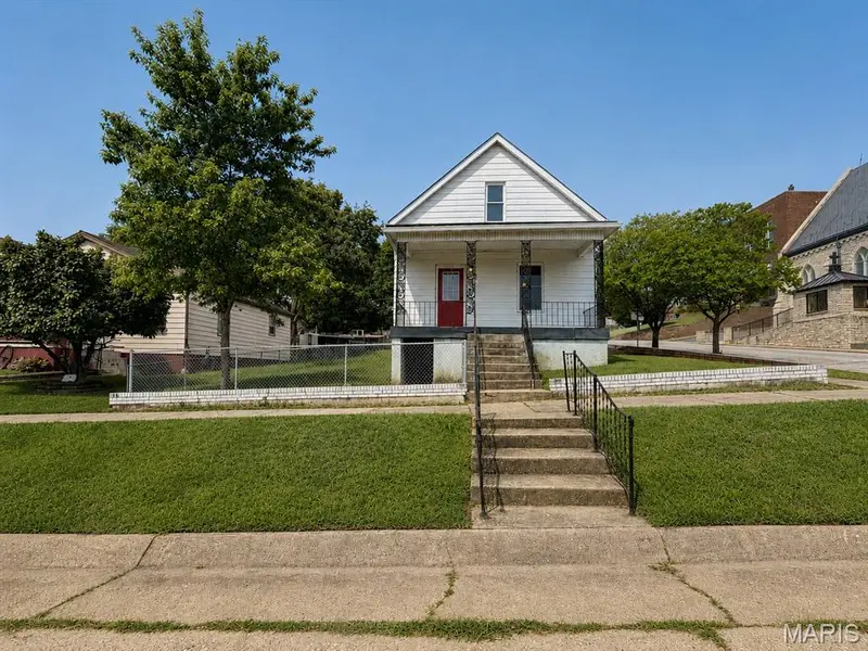 600 S 3rd ST, De Soto, MO 63020