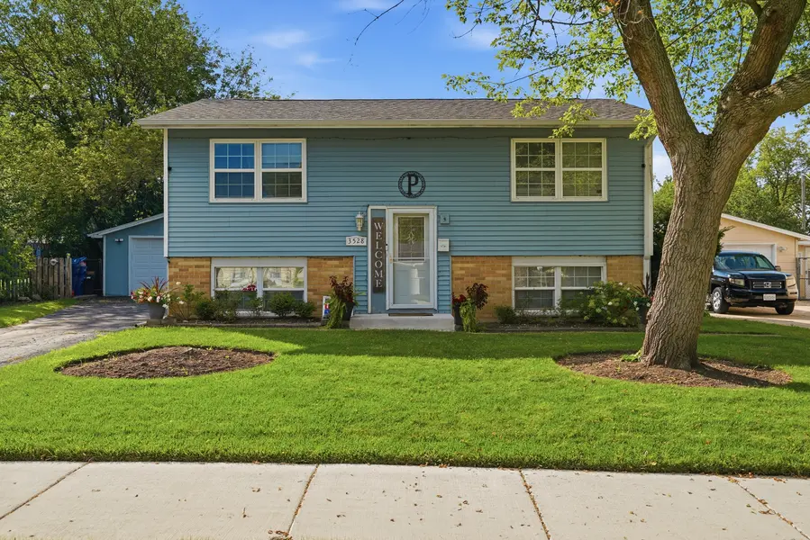 3528 Rock Pkwy, Waukegan, IL 60087