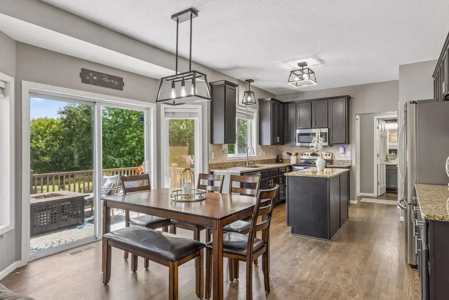 624 Dundee AVE, River Falls, WI 54022