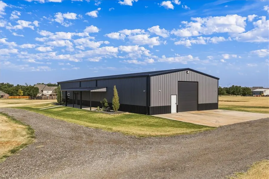241 NW Moffat RD, Piedmont, OK 73078