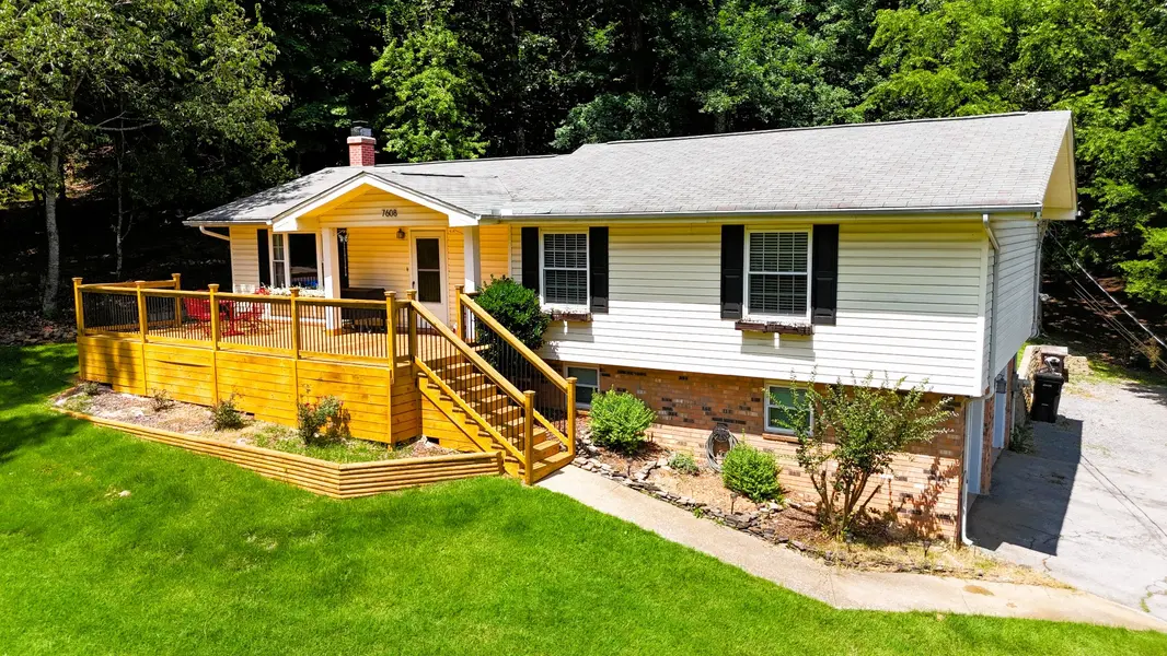 7608 Ridge Bay Dr, Hixson, TN 37343