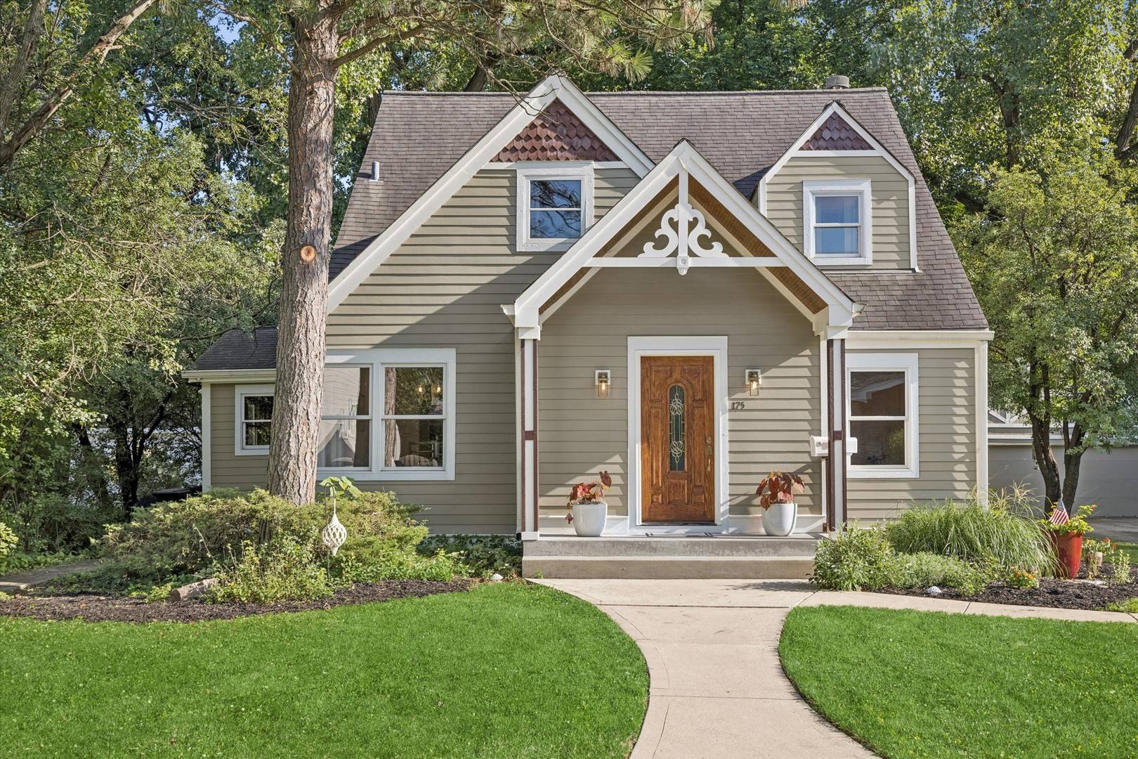 175 W Burlington ST, Riverside, IL 60546