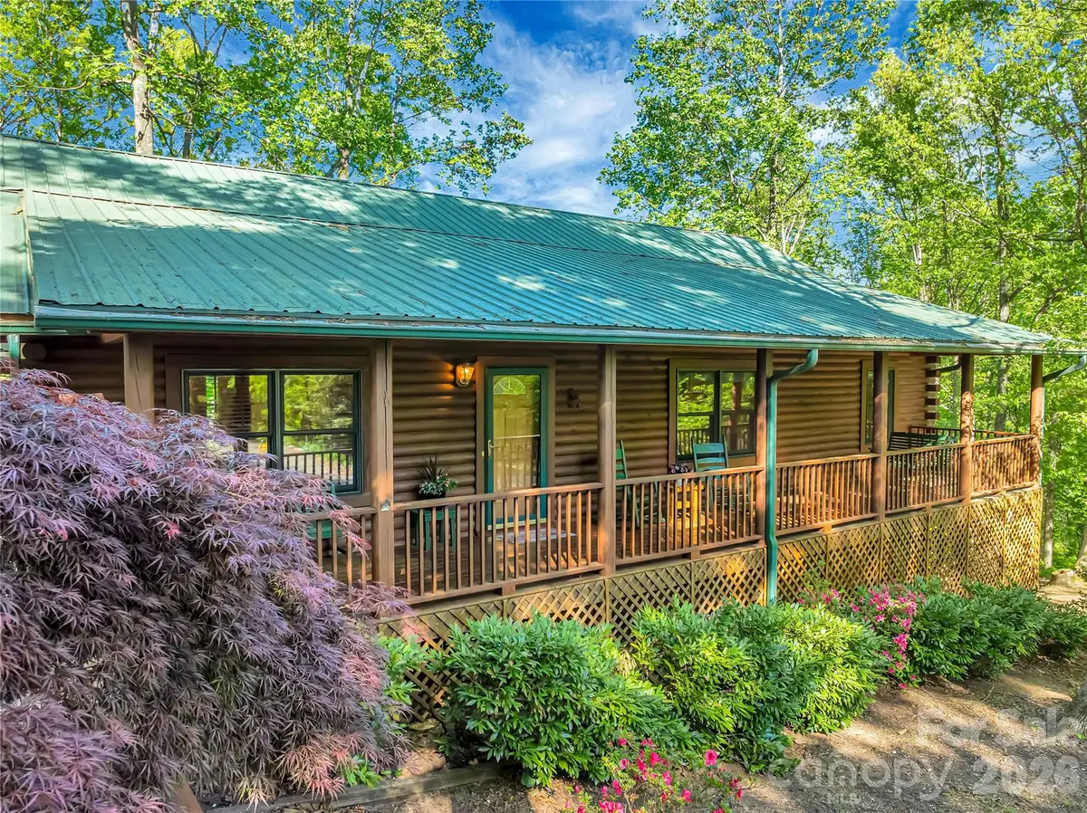 212 Glen Echo CIR, Saluda, NC 28773
