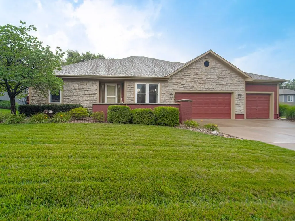 21431 W 112th TER, Olathe, KS 66061