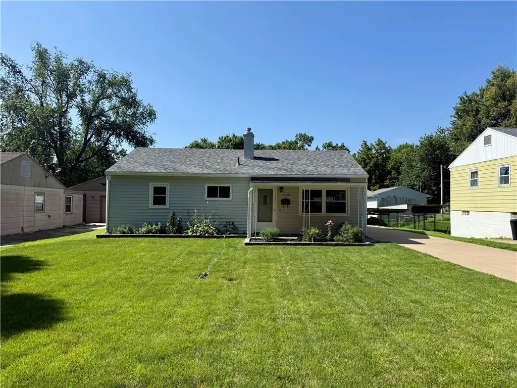 3420 Jackson ST, St Joseph, MO 64507