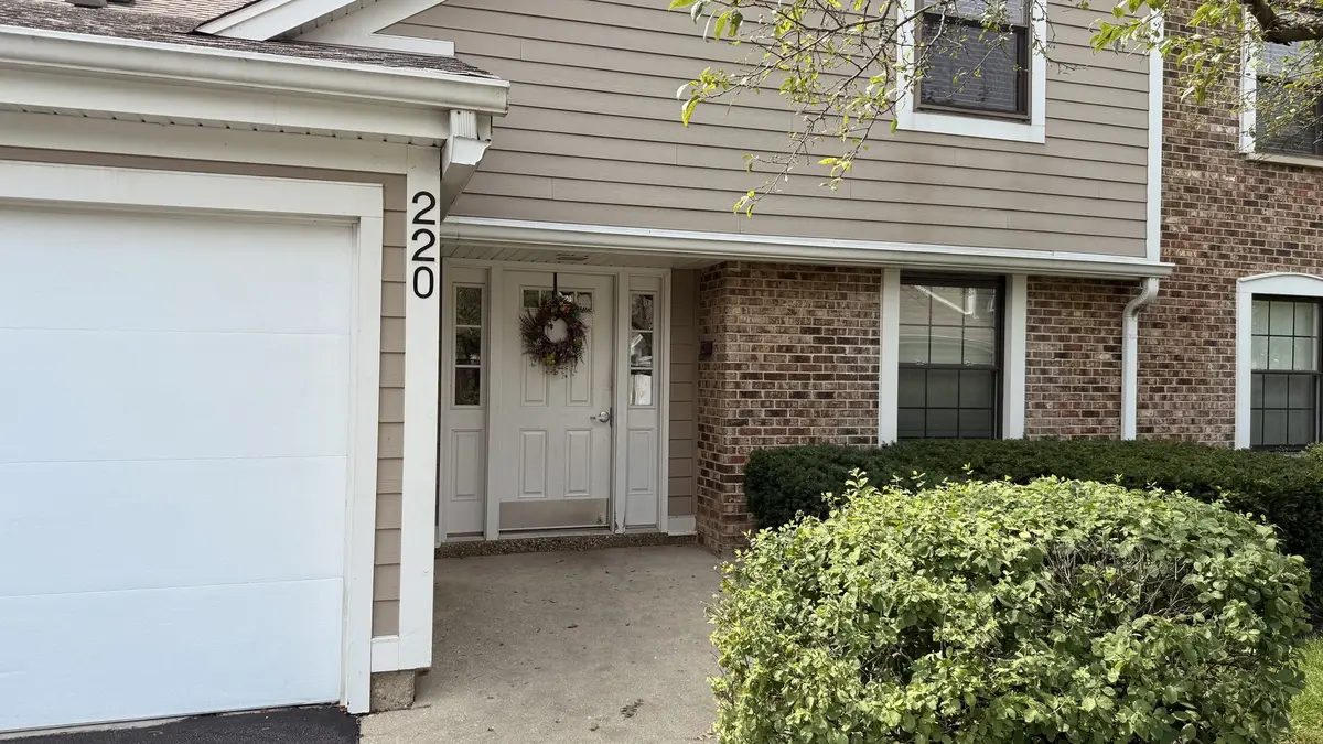 220 Oak Knoll CT #B2, Schaumburg, IL 60193