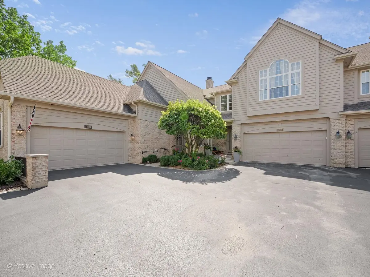 11005 EDGEBROOK LN E, Indian Head Park, IL 60525