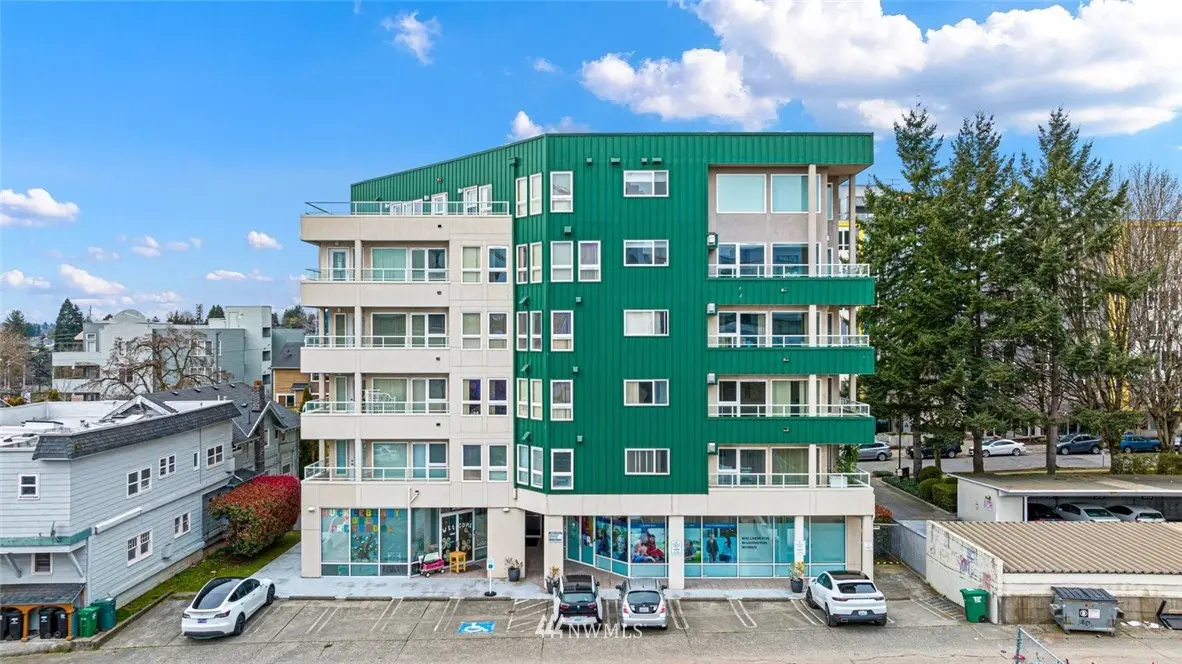 4528 8th AVE NE #2D, Seattle, WA 98105