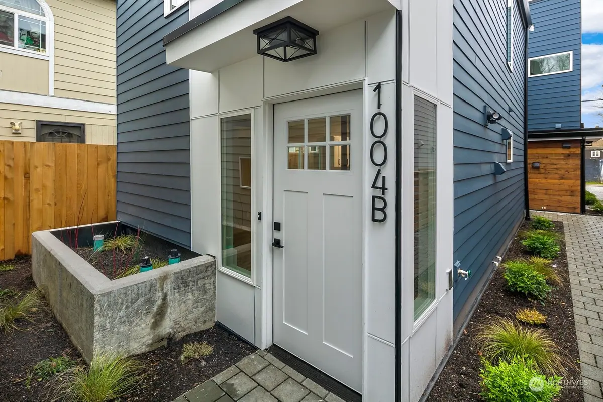 1004 B S Donovan ST, Seattle, WA 98108