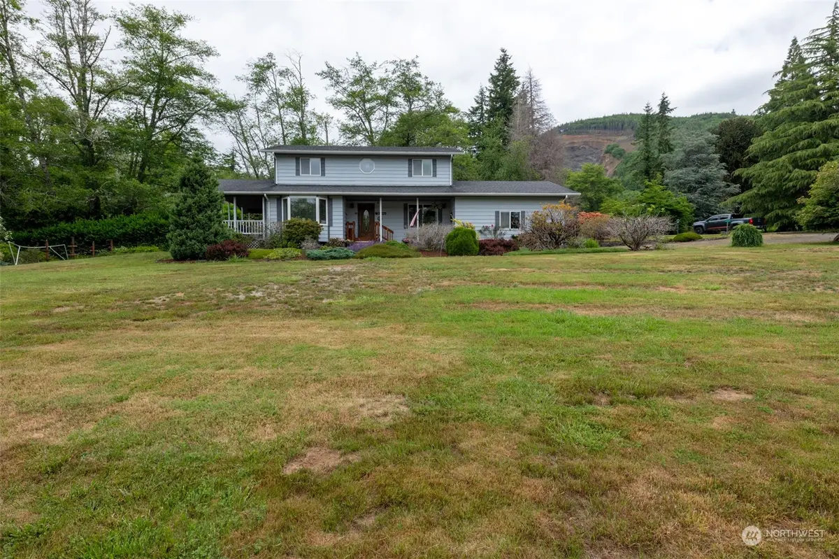 5 White RD, Raymond, WA 98577