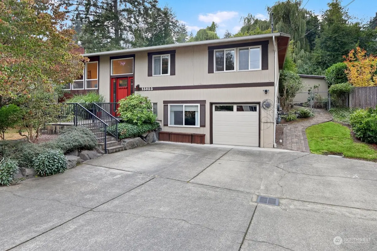 15855 37th AVE NE, Lake Forest Park, WA 98155