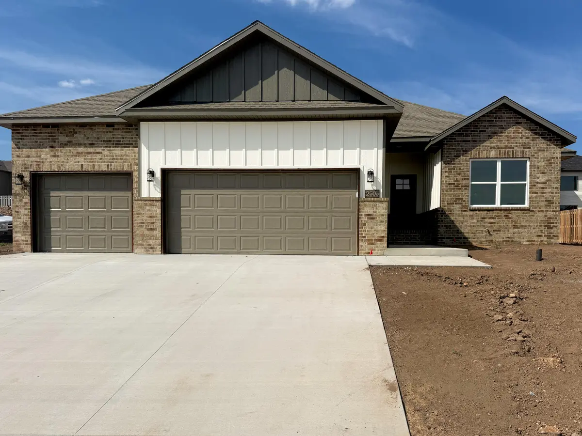2505 W Fisherman DR, Ozark, MO 65721