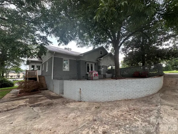 2709 N Main AVE, Newton, NC 28658