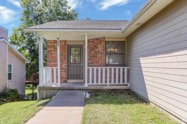 925 Connecticut AVE, Manhattan, KS 66502
