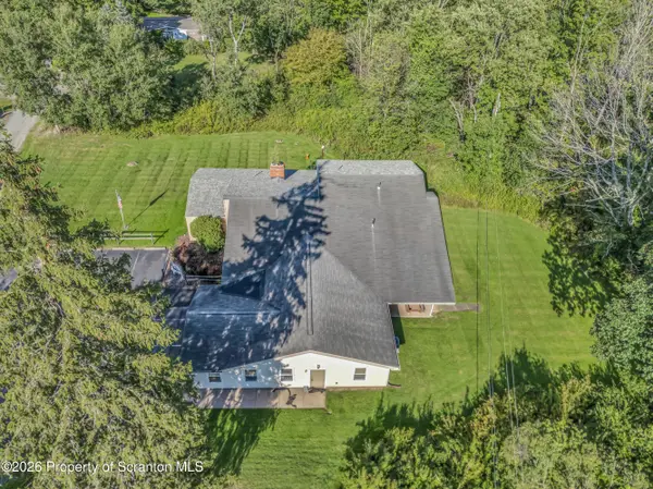12 Lacka Tr Glen ST, Glenburn Twp, PA 18411