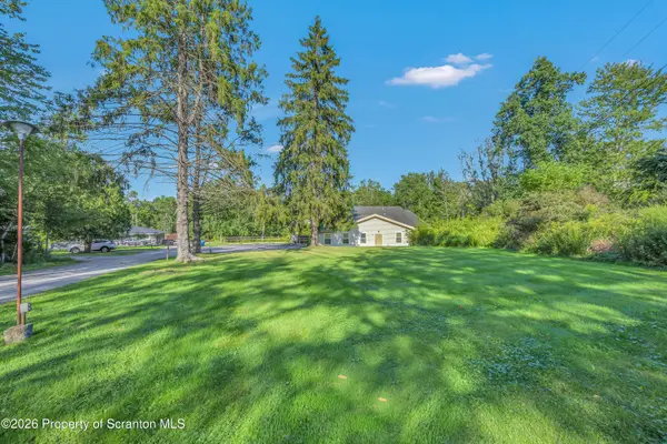 12 Lacka Tr Glen ST, Glenburn Twp, PA 18411
