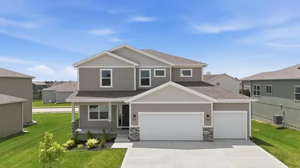 1917 SW Hightown DR, Lee's Summit, MO 64082