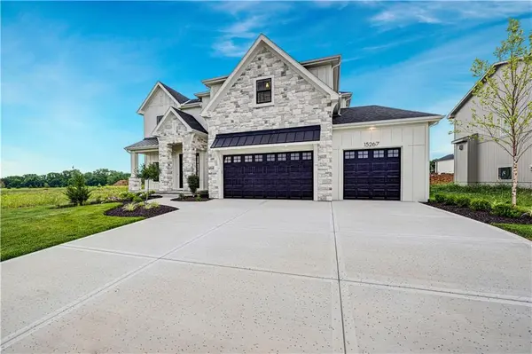 15267 W 161st TER, Olathe, KS 66062