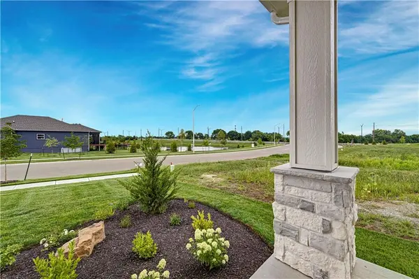 15267 W 161st TER, Olathe, KS 66062