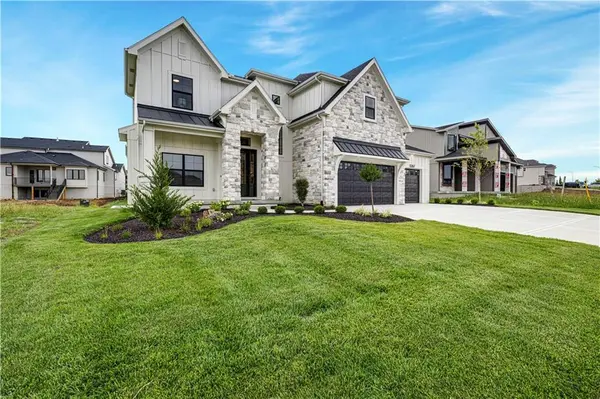15267 W 161st TER, Olathe, KS 66062