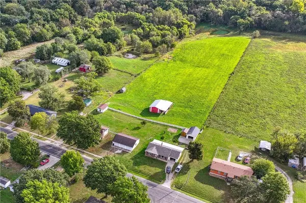 915 S Locust ST, Sweet Springs, MO 65351