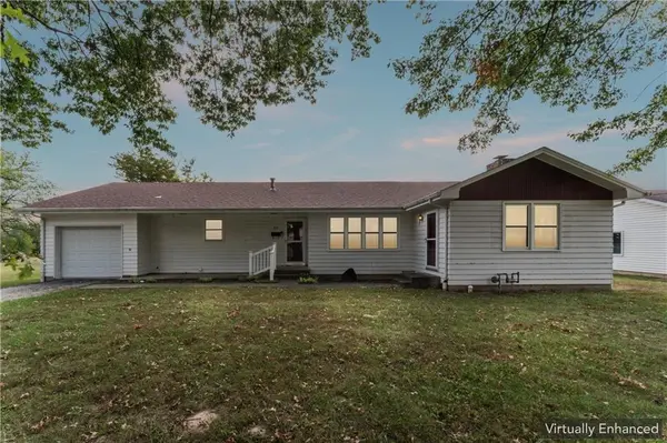 915 S Locust ST, Sweet Springs, MO 65351