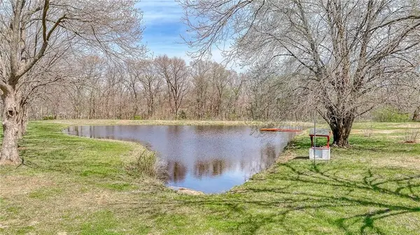 450 SW 725 RD, Chilhowee, MO 64733
