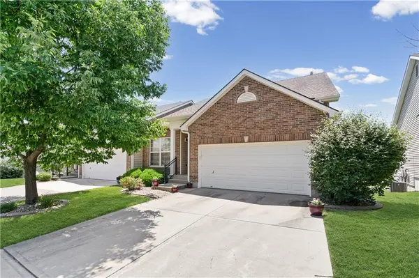 1147 SW Arborfair DR, Lee's Summit, MO 66082