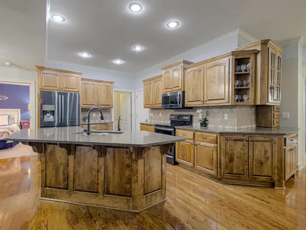 21431 W 112th TER, Olathe, KS 66061