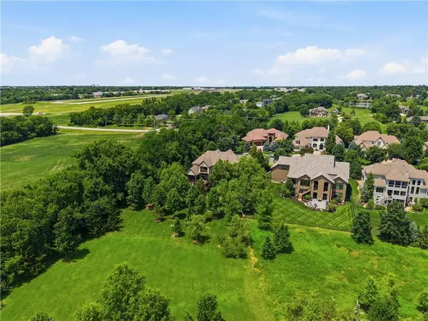 12715 W 160th TER, Overland Park, KS 66221