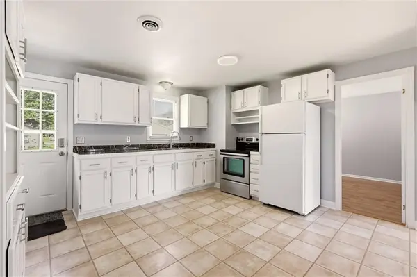 206 E Lake ST, Mclouth, KS 66054