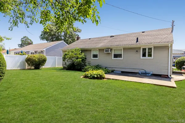 2057 Paddock RD, Seaford, NY 11783
