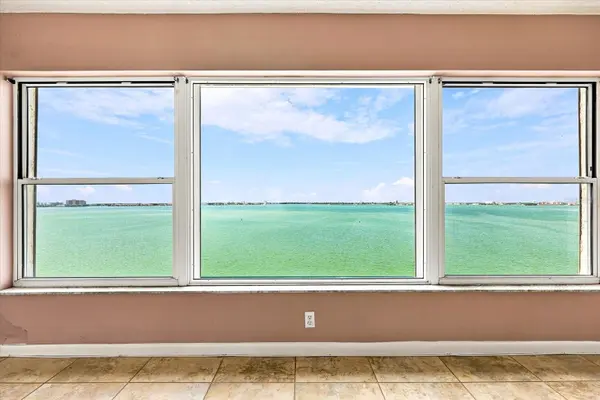 6020 SHORE BLVD S #1002, Gulfport, FL 33707