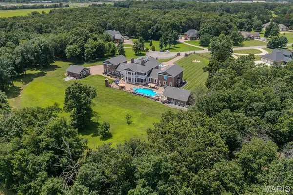 345 Coach RD, Lebanon, MO 65536