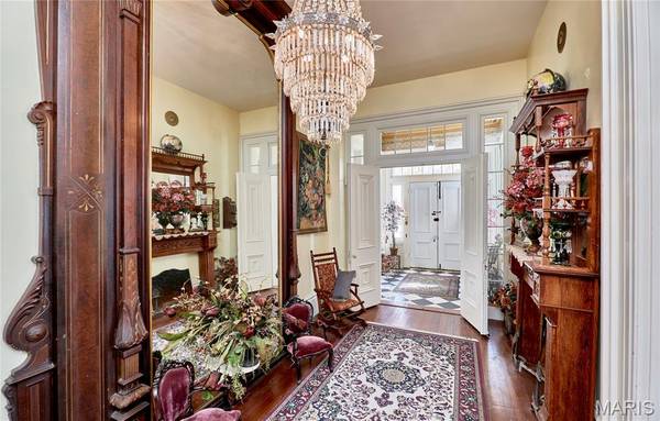 320 N Main ST, Louisiana, MO 63353